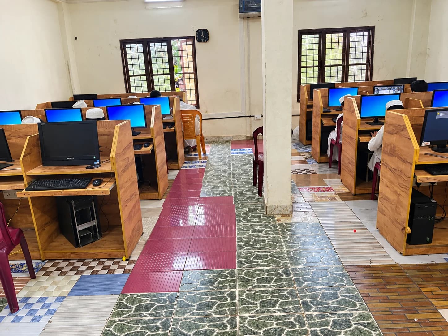 Advanced computer laboratory at DNAC