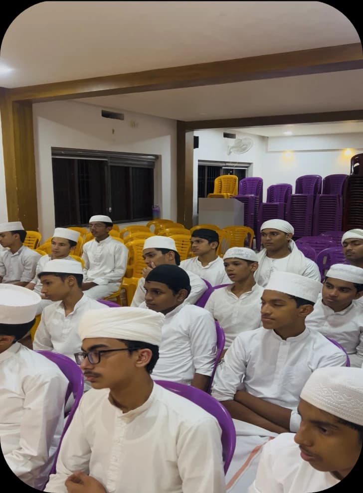 Students attending conference and guest lecture at Darunnajath Arabic College